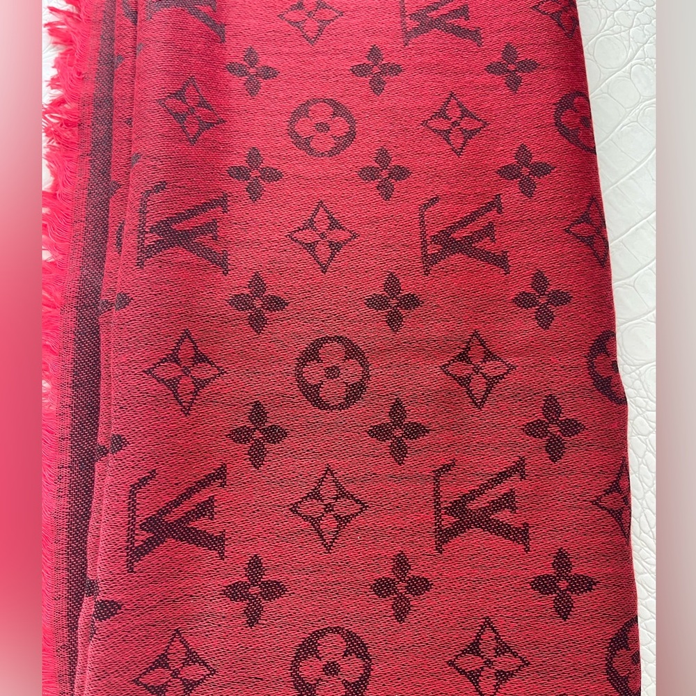 Louis Vuitton Red and Black Monogram shawl,  💯 authentic - Picture 4 of 14